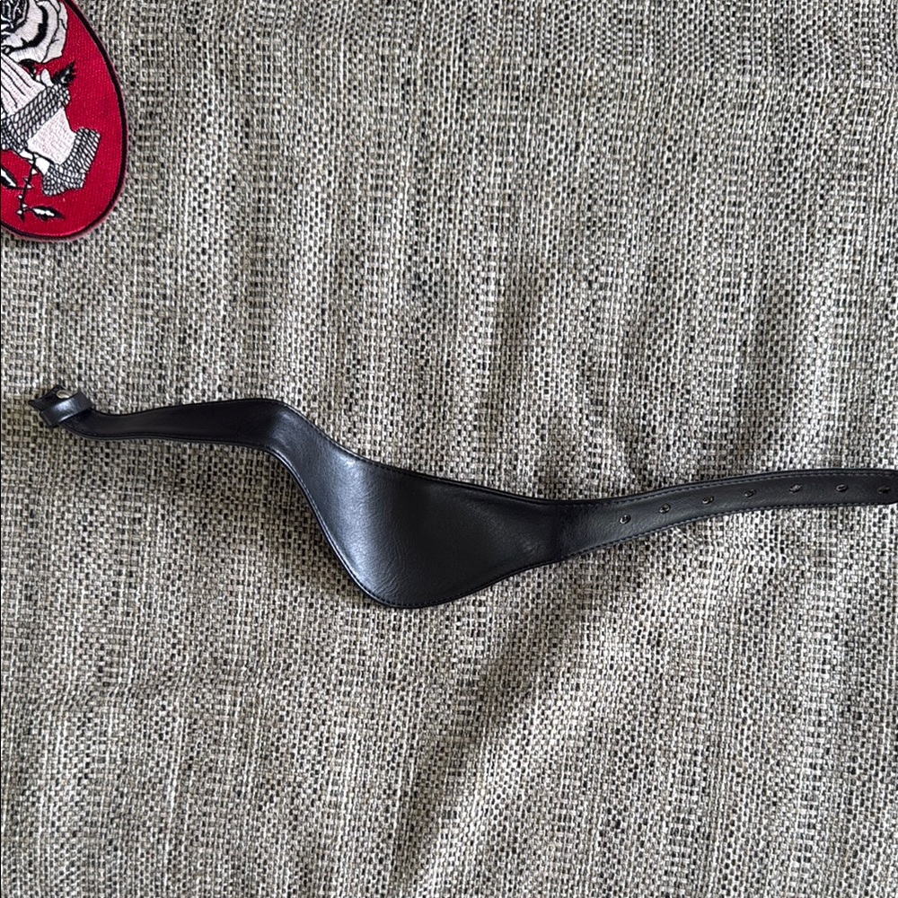 Deandri Curved leather Harness